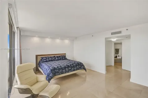 1000 E Island Boulevard Aventura FL 33160