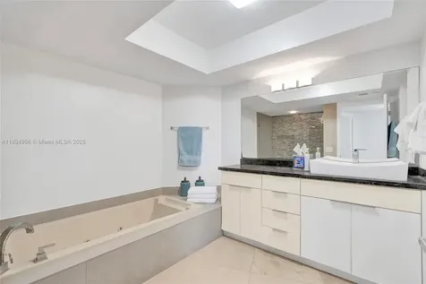 1000 E Island Boulevard Aventura FL 33160