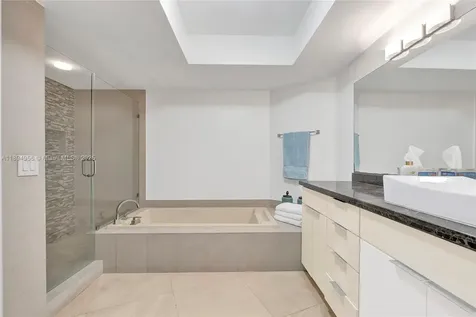 1000 E Island Boulevard Aventura FL 33160