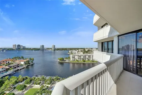 1000 E Island Boulevard Aventura FL 33160