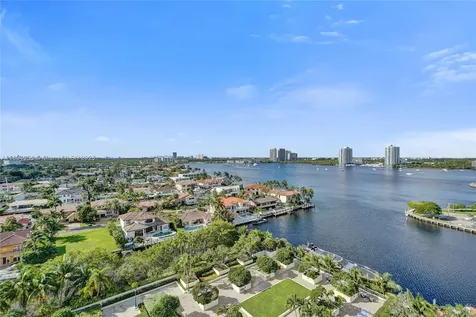 1000 E Island Boulevard Aventura FL 33160
