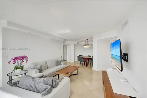 1000 E Island Boulevard Aventura FL 33160