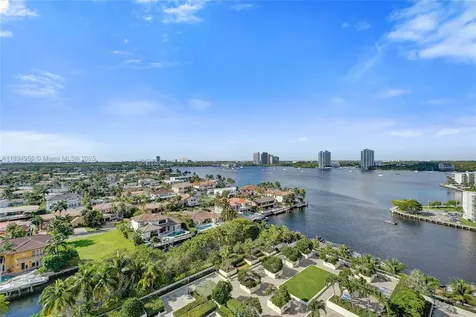 1000 E Island Boulevard Aventura FL 33160