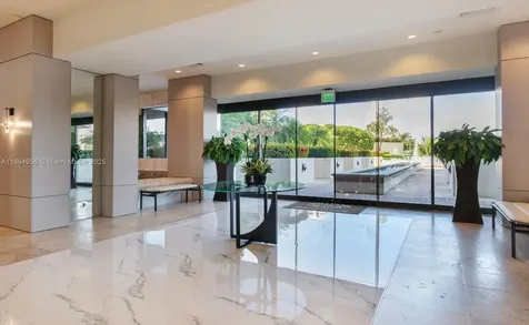 1000 E Island Boulevard Aventura FL 33160