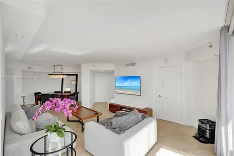 1000 E Island Boulevard Aventura FL 33160