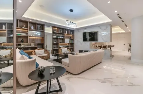 1000 E Island Boulevard Aventura FL 33160