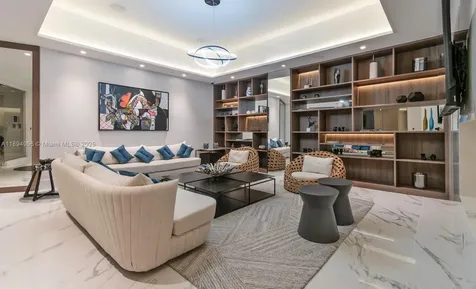 1000 E Island Boulevard Aventura FL 33160