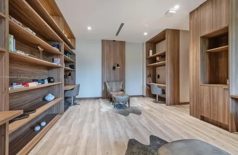 1000 E Island Boulevard Aventura FL 33160