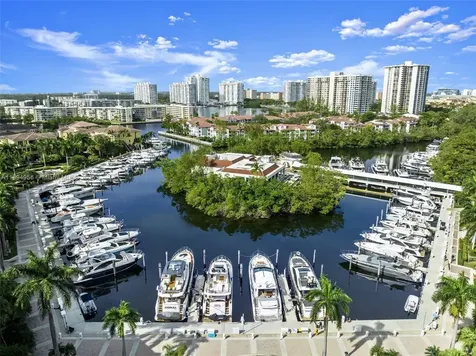 1000 E Island Boulevard Aventura FL 33160