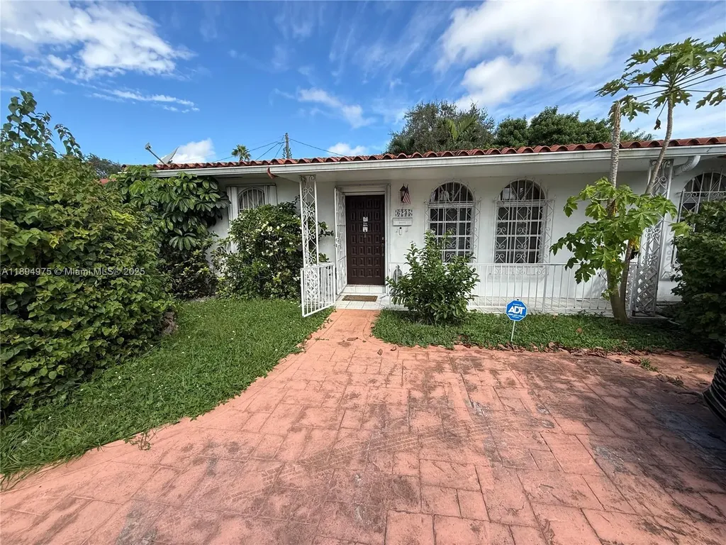 6235 SW 24th Street Miami FL 33147