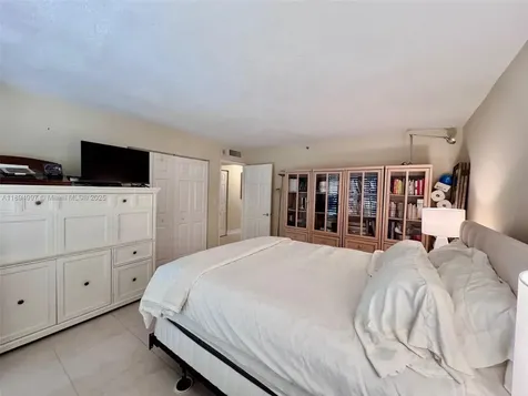6061 Collins Avenue Miami Beach FL 33140