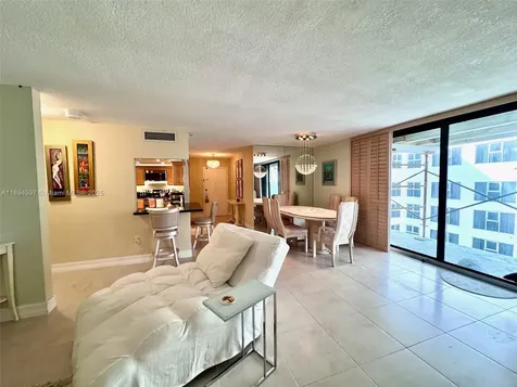 6061 Collins Avenue Miami Beach FL 33140