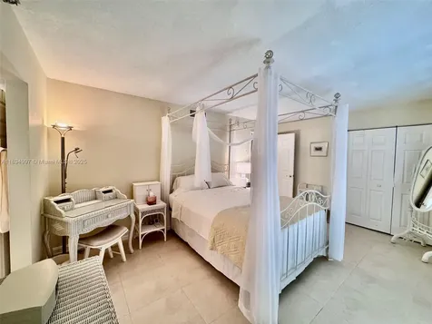 6061 Collins Avenue Miami Beach FL 33140