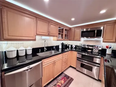 6061 Collins Avenue Miami Beach FL 33140