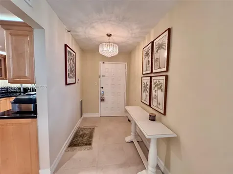 6061 Collins Avenue Miami Beach FL 33140