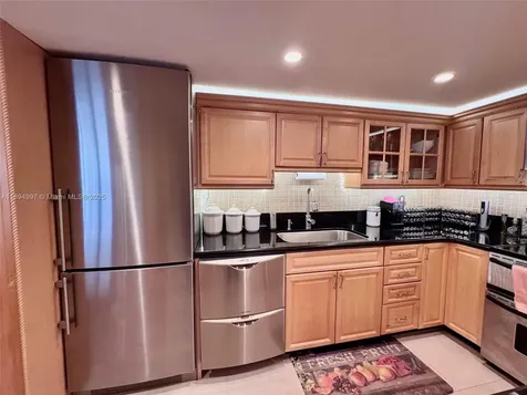 6061 Collins Avenue Miami Beach FL 33140