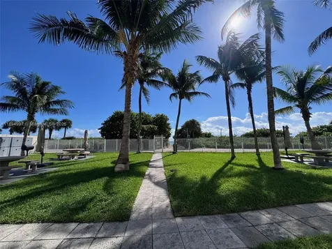 6061 Collins Avenue Miami Beach FL 33140