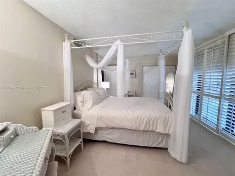 6061 Collins Avenue Miami Beach FL 33140