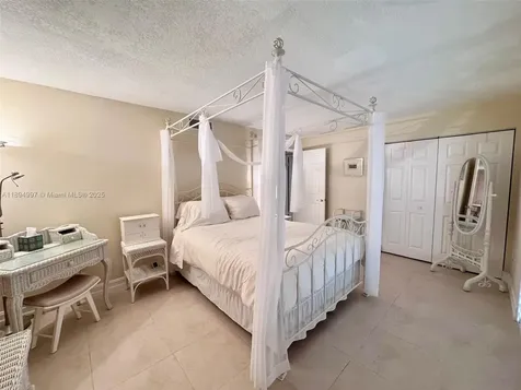 6061 Collins Avenue Miami Beach FL 33140