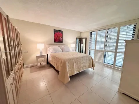 6061 Collins Avenue Miami Beach FL 33140