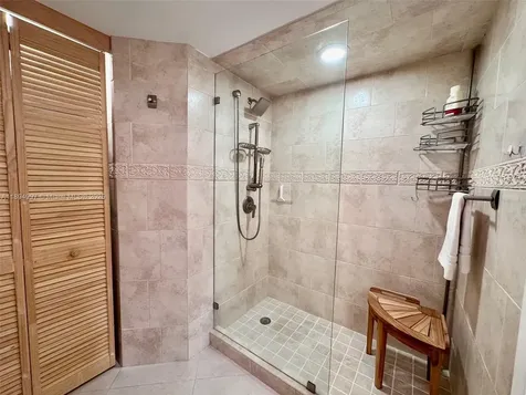 6061 Collins Avenue Miami Beach FL 33140