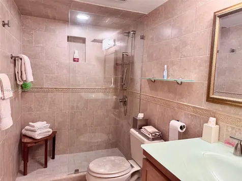 6061 Collins Avenue Miami Beach FL 33140