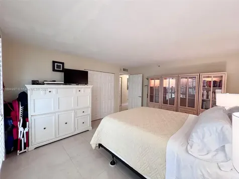 6061 Collins Avenue Miami Beach FL 33140