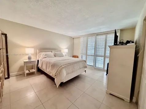 6061 Collins Avenue Miami Beach FL 33140