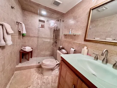 6061 Collins Avenue Miami Beach FL 33140