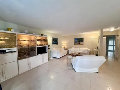 6061 Collins Avenue Miami Beach FL 33140