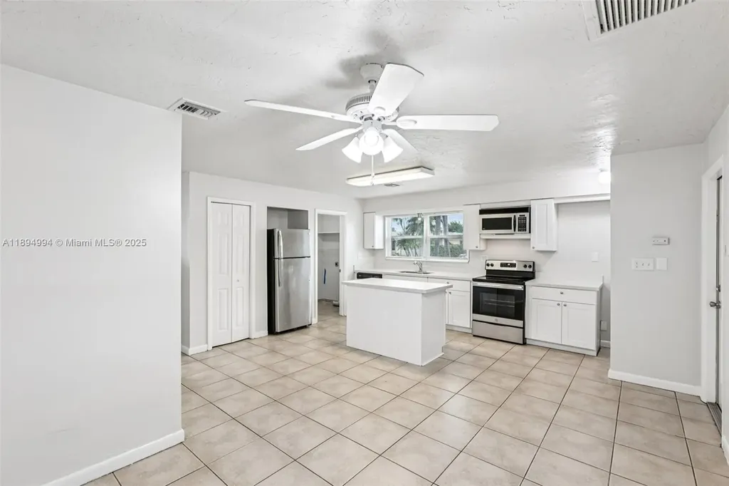 214 SW 4th Street Boca Raton FL 33432