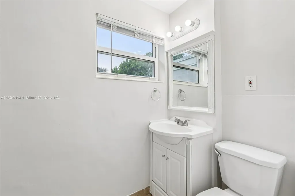 214 SW 4th Street Boca Raton FL 33432