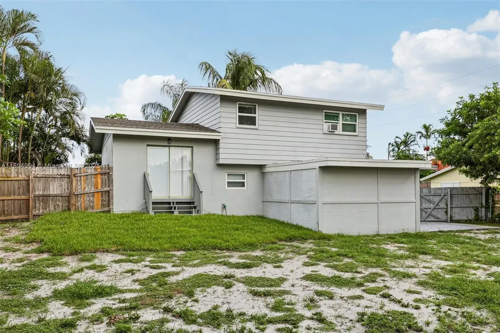 214 SW 4th Street Boca Raton FL 33432