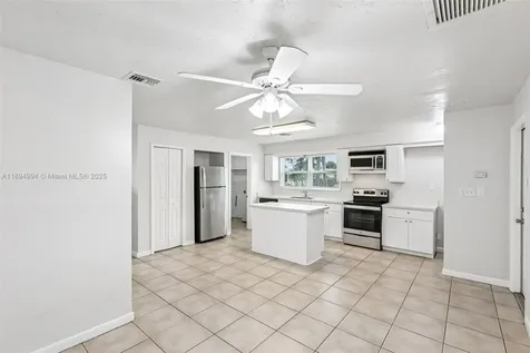 214 SW 4th Street Boca Raton FL 33432