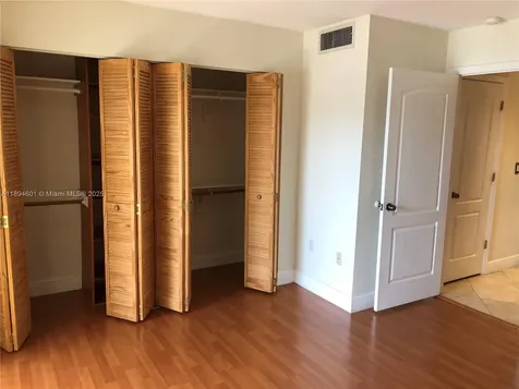 10824 N Kendall Drive Miami FL 33176