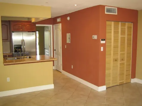 10824 N Kendall Drive Miami FL 33176