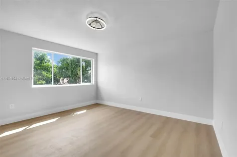 191 NW 85th Place Miami FL 33126