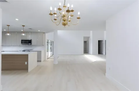 1361 SW 104th Avenue Pembroke Pines FL 33025