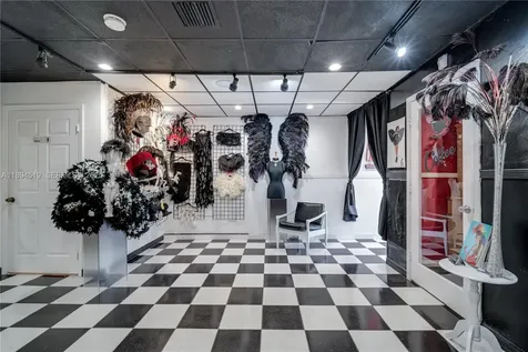1121 NW 29th Street Miami FL 33127
