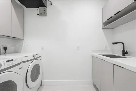 815 NE 17th Terrace Fort Lauderdale FL 33304