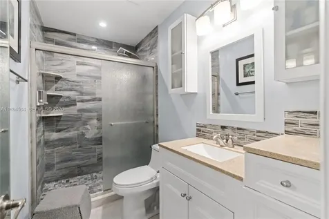 2450 W 67th Place Hialeah FL 33016