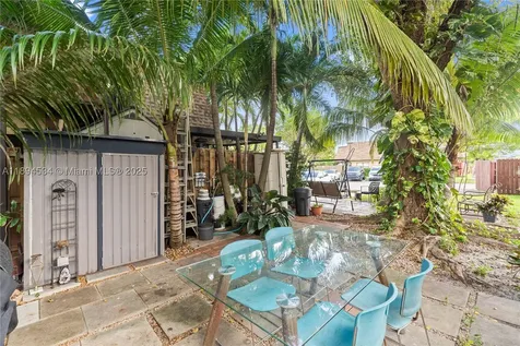 2450 W 67th Place Hialeah FL 33016