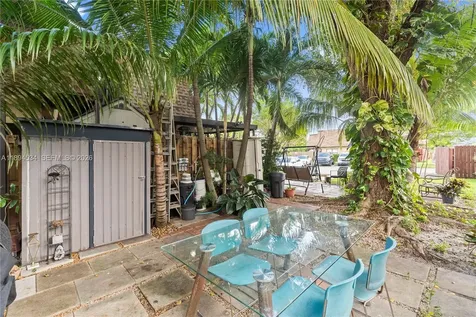 2450 W 67th Place Hialeah FL 33016