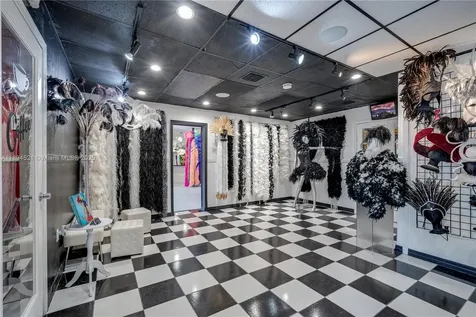 1121 NW 29th Street Miami FL 33127