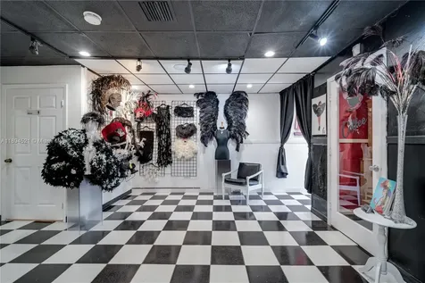 1121 NW 29th Street Miami FL 33127