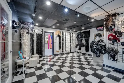 1121 NW 29th Street Miami FL 33127