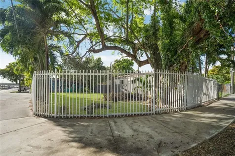 2900 NW 11th Avenue Miami FL 33127