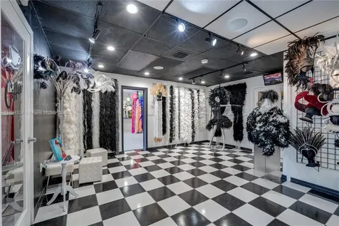 2900 NW 11th Avenue Miami FL 33127