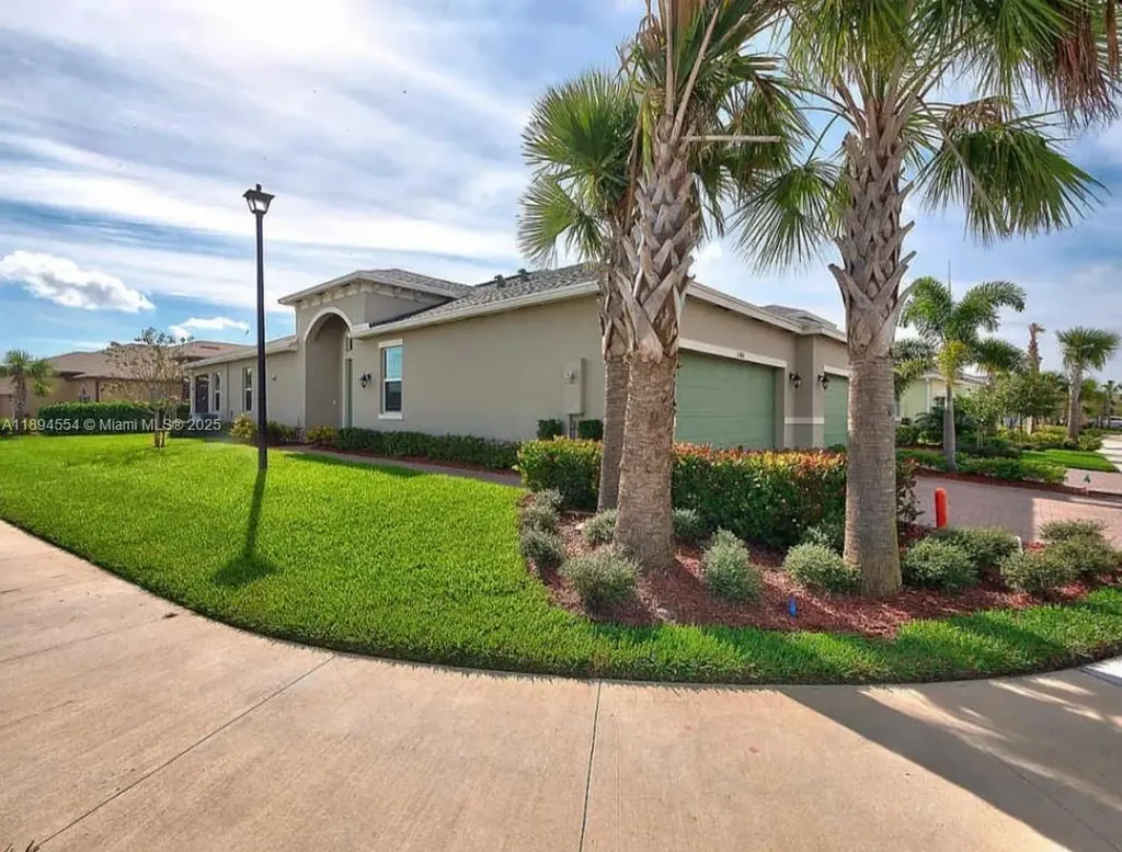 11484 SW Lake Park Drive Port St. Lucie FL 34987