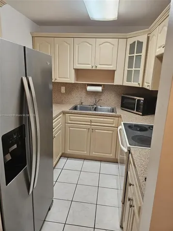 1555 W 44th Place Hialeah FL 33012